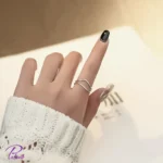 انگشتر نقره مفتولی دولاین ساخته شده از نقره با بالاترین عیار ممکن با روکش طلا سفید