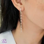 گوشواره نقره کارتیر پلاک دار از جنس نقره با بالاترین عیار ممکن با آبکاری طلا سفید