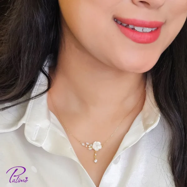 گردنبند نقره فلاور گل تماما از نقره با عیار 925 با روکش طلا سفید